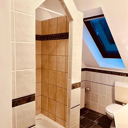 B E D & A G E D E S I G N -medium- Wunderschoenes Mit Bad - Rechnungserstellung Fuer Geschaeftsreisende & Firmen