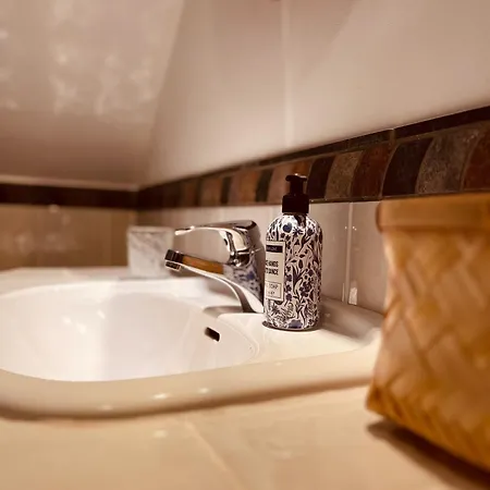 B E D & A G E D E S I G N -medium- Wunderschoenes Mit Bad - Rechnungserstellung Fuer Geschaeftsreisende & Firmen Apartament *